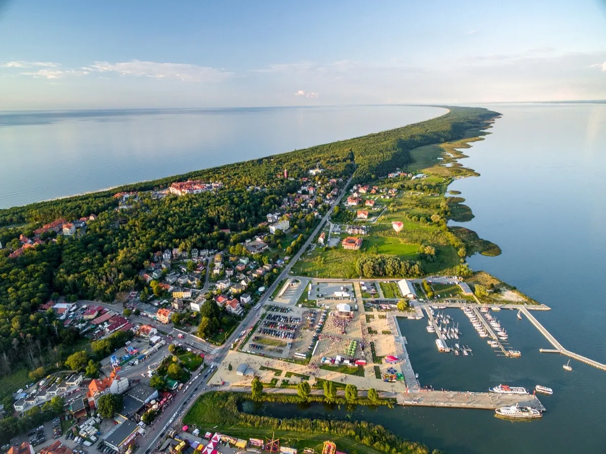 Ile km do Krynicy Morskiej? Sprawdź trasę i czas podróży