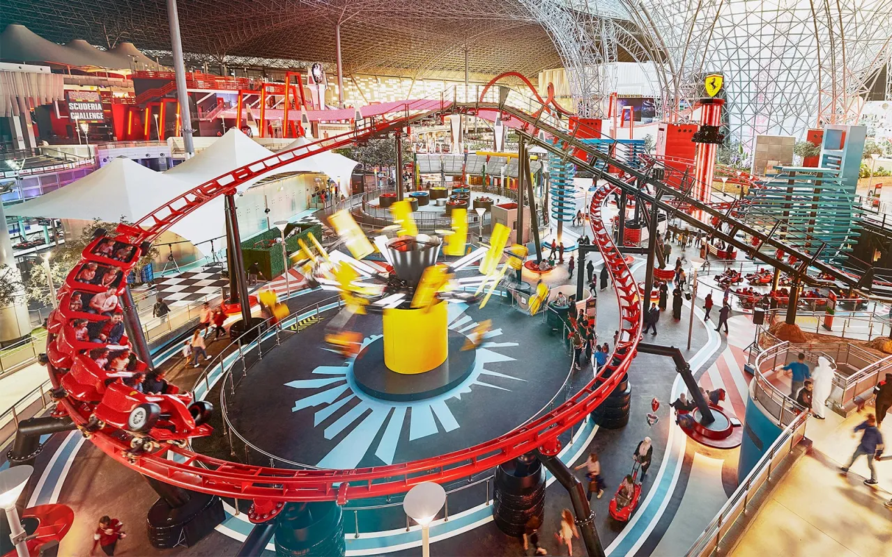 Ferrari World Dubaj? Lokalizacja, bilety, atrakcje - Przewodnik Ferrari World Dubaj? Lokalizacja, bilety, atrakcje - Przewodnik