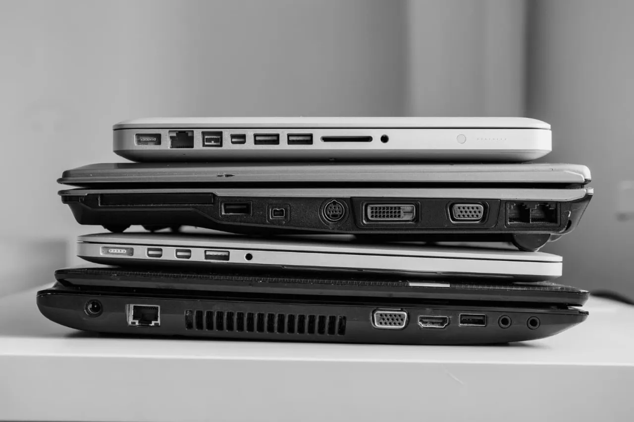 Stary laptop - Sprzedać, odświeżyć czy oddać?