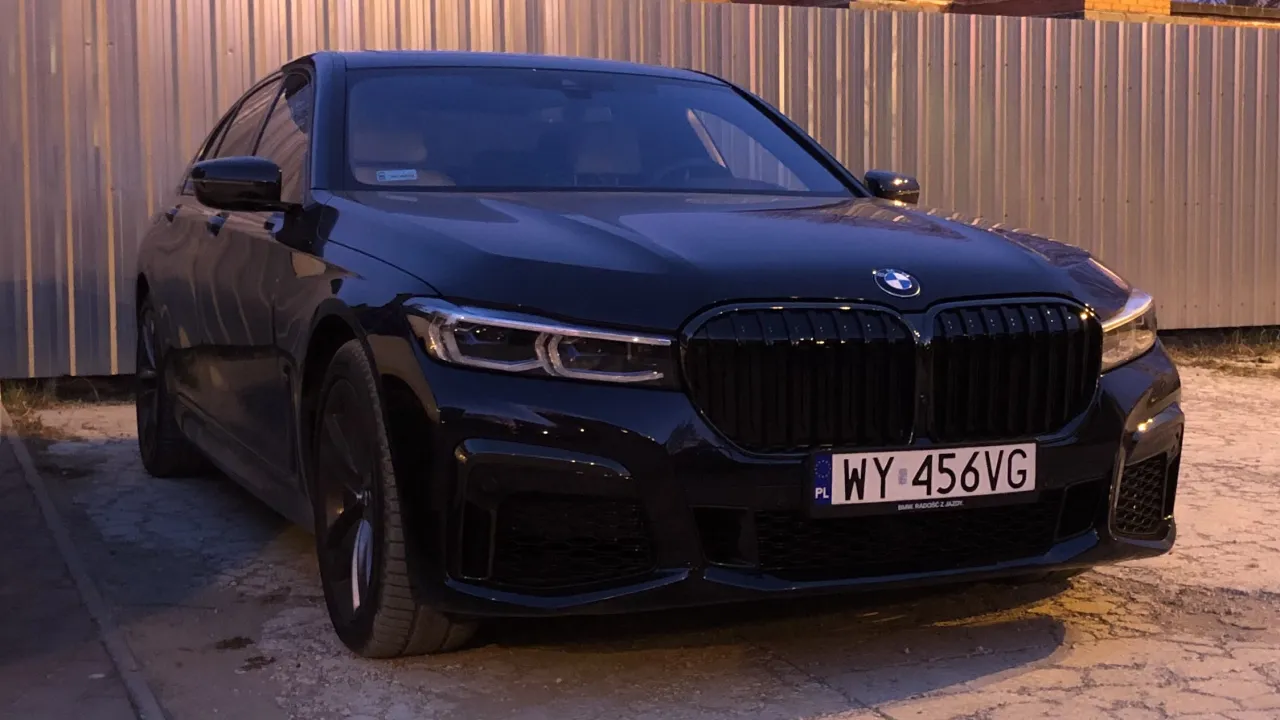 BMW 750i - Luksusowe V8 i koszty serwisu. Na co uważać przy zakupie?
