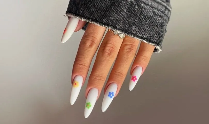 Zdobądź Białe Paznokcie Hybrydowe: Inspiracje i Wzorki na Twoje Idealne Manicure Zdobądź Białe Paznokcie Hybrydowe: Inspiracje i Wzorki na Twoje Idealne Manicure