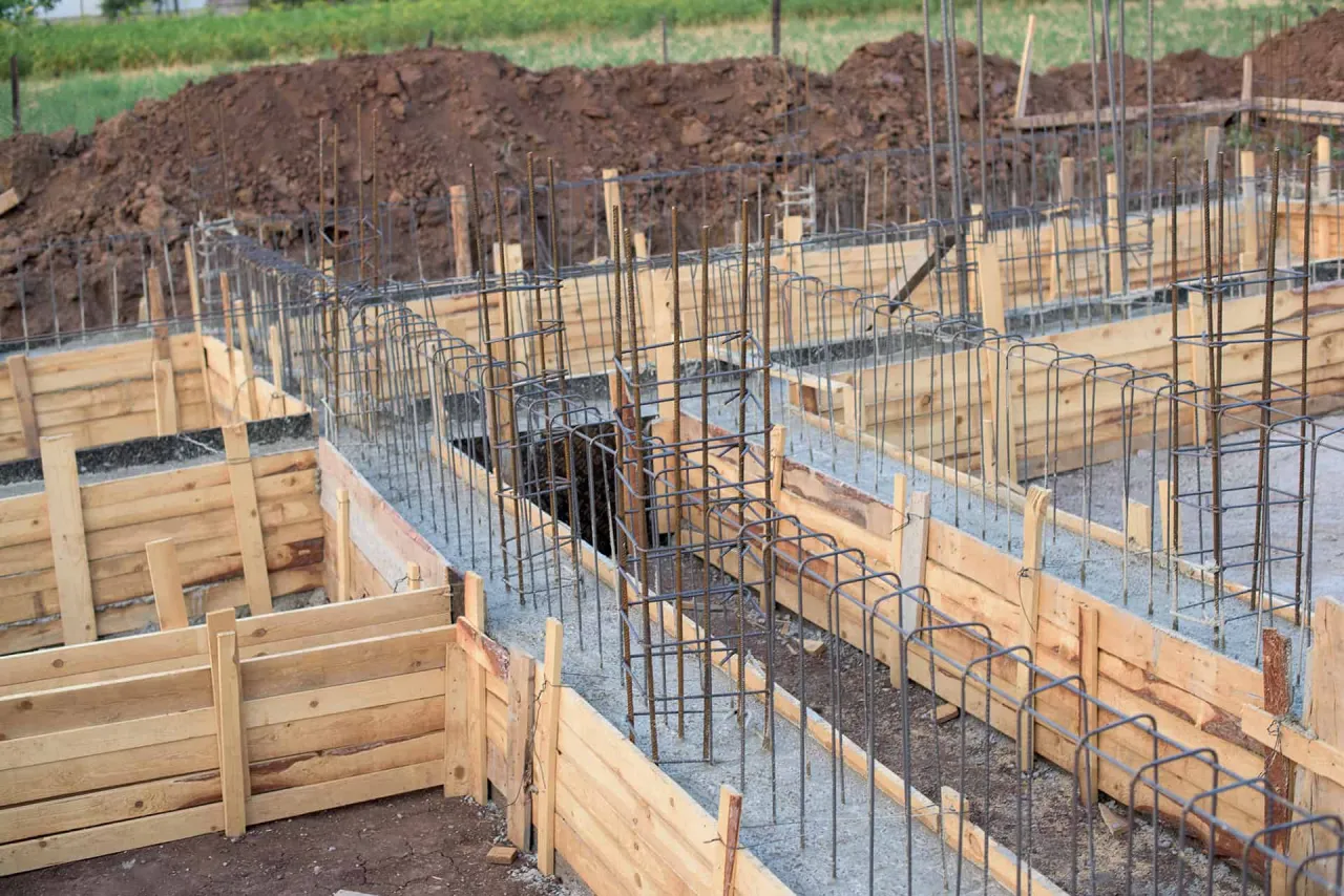 Szalowanie ław fundamentowych - uniknij błędów i zbuduj trwałe podstawy Szalowanie ław fundamentowych - uniknij błędów i zbuduj trwałe podstawy