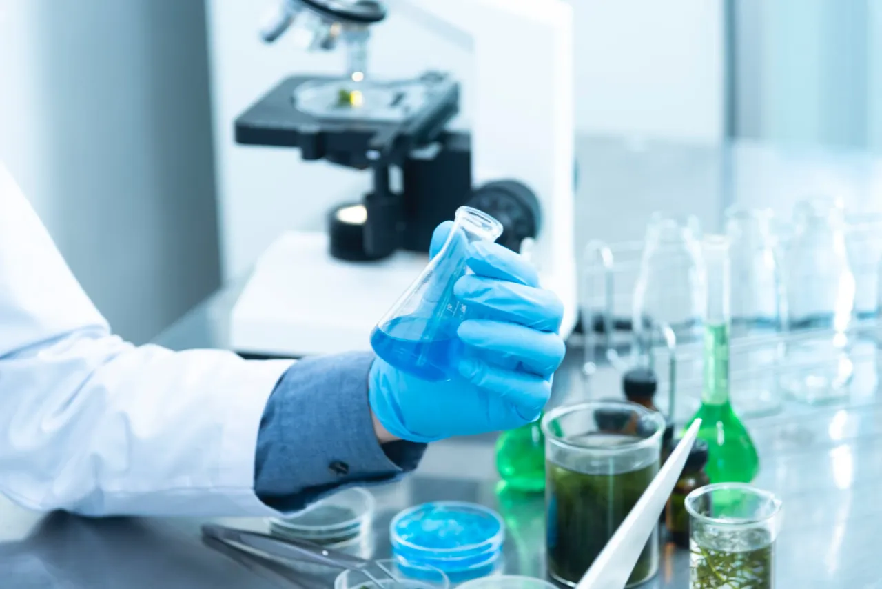 Jak założyć laboratorium mikrobiologiczne: kluczowe wymagania i porady Jak założyć laboratorium mikrobiologiczne: kluczowe wymagania i porady