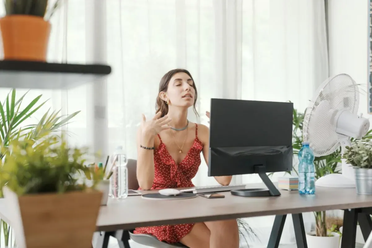 Praca zdalna a BHP - Co naprawdę musi zapewnić pracodawca?