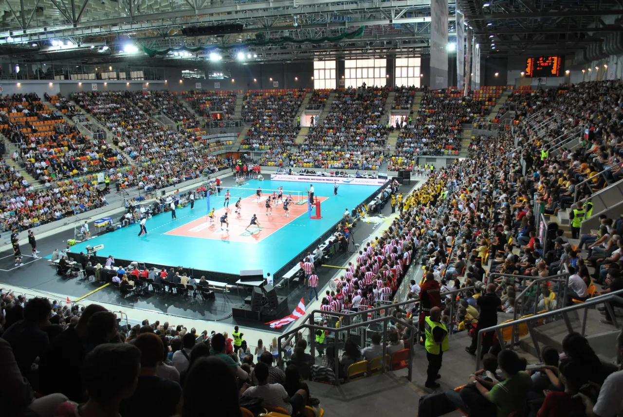 Hale sportowe Częstochowa: Żużlowa, Polonia, wynajem co wybrać?