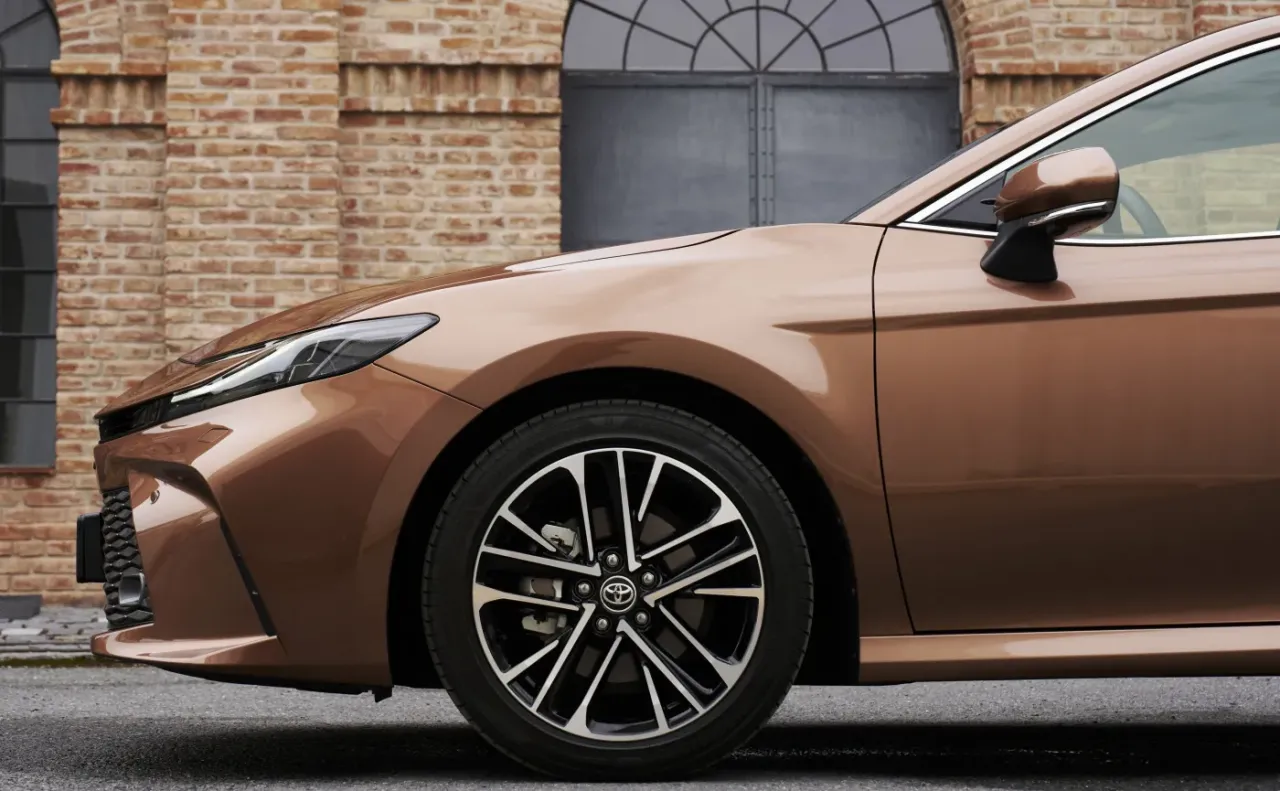 Toyota Camry - Hybryda 230 KM pod lupą. Czy to rozsądny wybór?