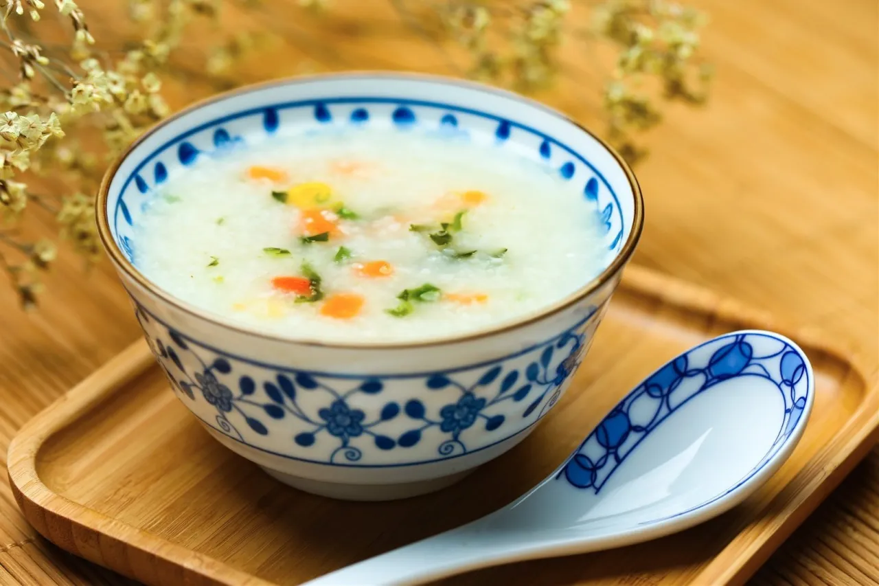 Congee - azjatycki kleik ryżowy. Jak go zrobić i dlaczego jest zdrowy? Congee - azjatycki kleik ryżowy. Jak go zrobić i dlaczego jest zdrowy?