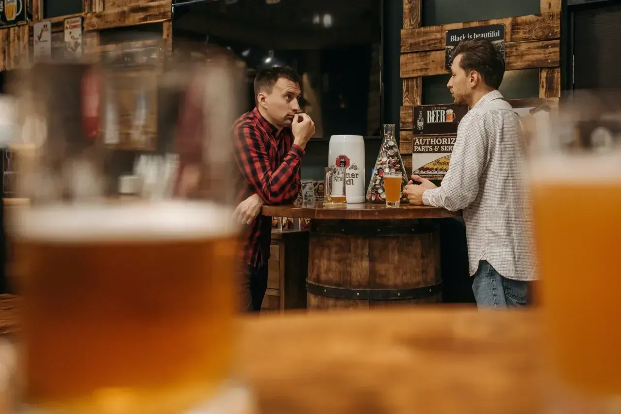 Ile trawi się piwo? Sprawdź, jak długo trwa trzeźwienie