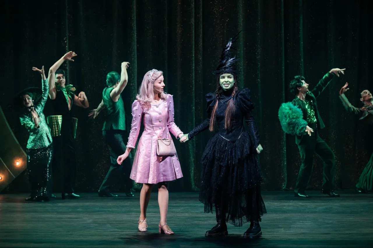 Sylwester w Teatrze Roma: Magia musicalu "Wicked" i niezapomniana noc