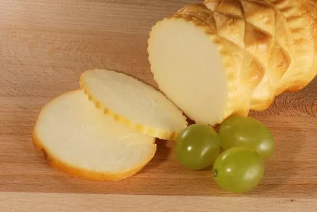 Jak podgrzać oscypka, aby uzyskać idealną chrupkość i smak Jak podgrzać oscypka, aby uzyskać idealną chrupkość i smak