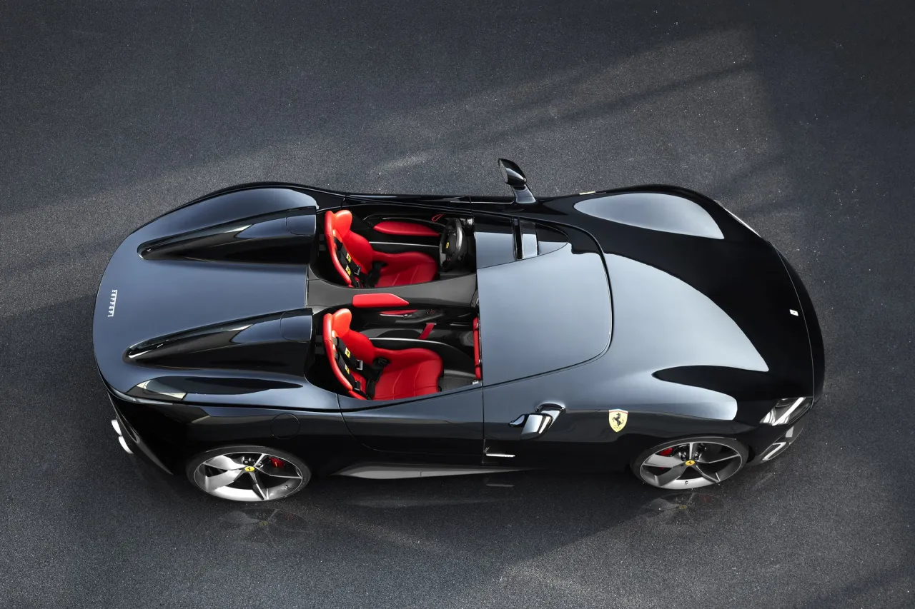 Ferrari Monza SP1 - Dlaczego ten V12 to czysta esencja jazdy?