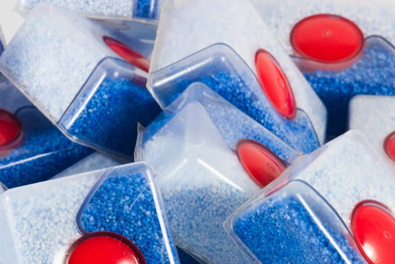 Jakie tabletki do zmywarki - Jak dobrać detergent i uniknąć smug? Jakie tabletki do zmywarki - Jak dobrać detergent i uniknąć smug?