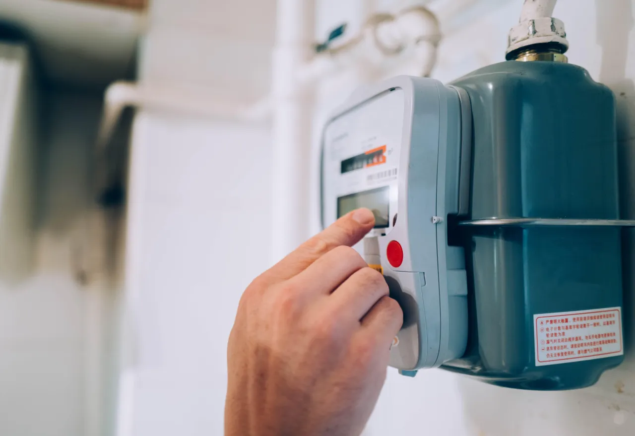 Jak przenieść licznik energii na zewnątrz? Poradnik krok po kroku Jak przenieść licznik energii na zewnątrz? Poradnik krok po kroku