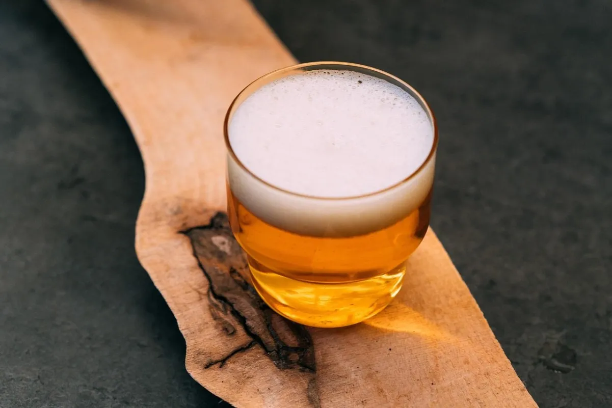 Ile piw to butelka wina? Sprawdź prosty przelicznik alkoholu