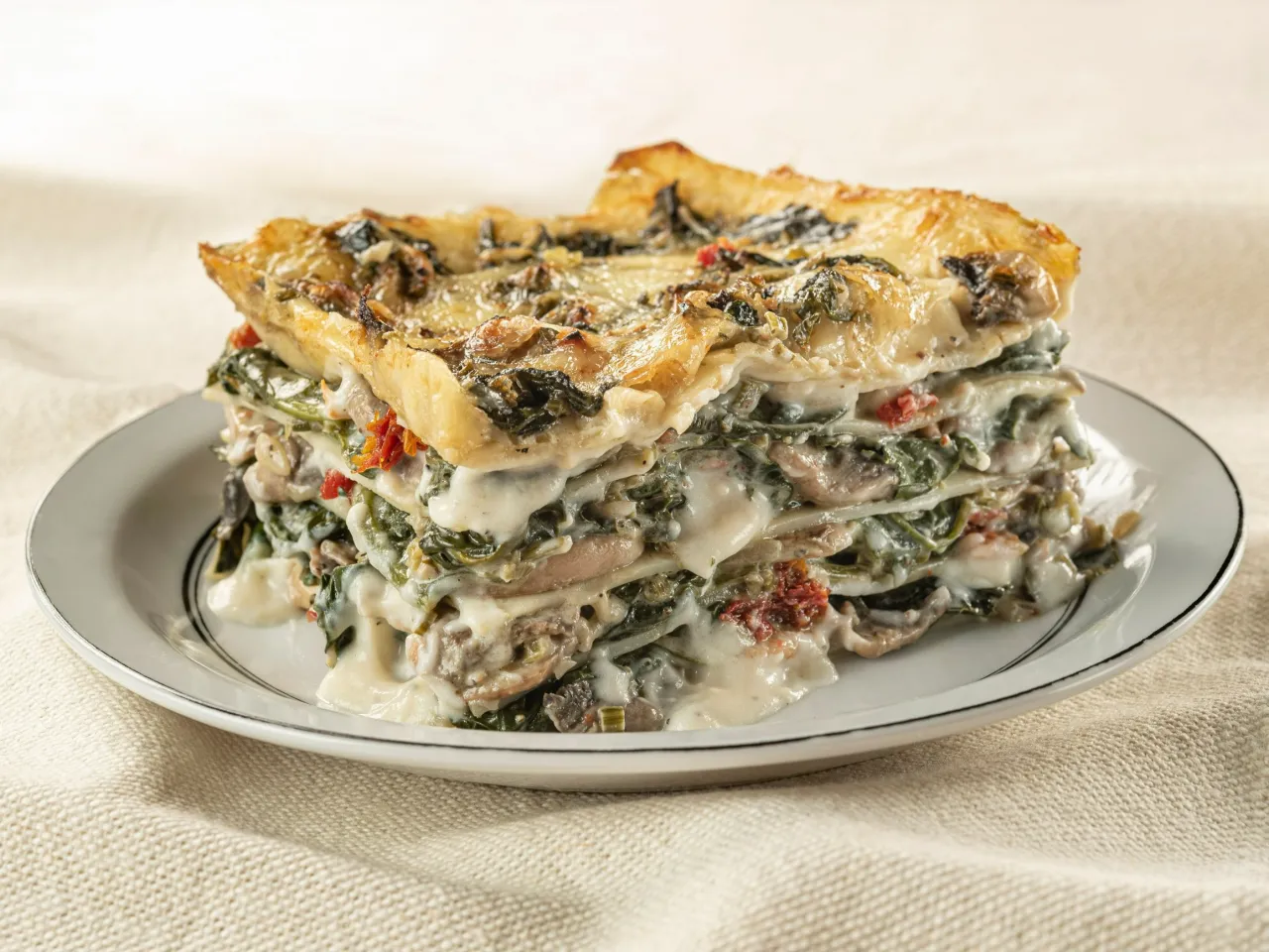 Lasagne bez wina? Poznaj najlepsze zamienniki dla głębi smaku