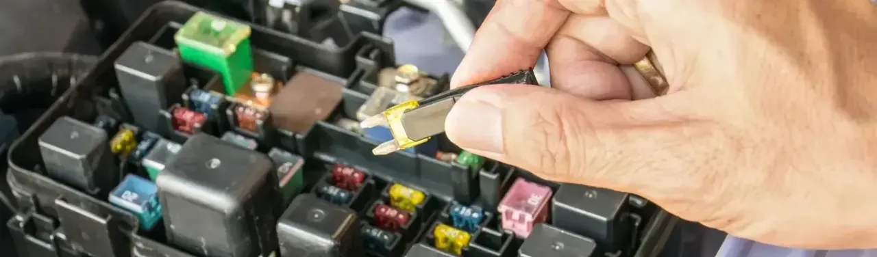 Gdzie są bezpieczniki audi a3 8p i jak uniknąć problemów elektrycznych Gdzie są bezpieczniki audi a3 8p i jak uniknąć problemów elektrycznych