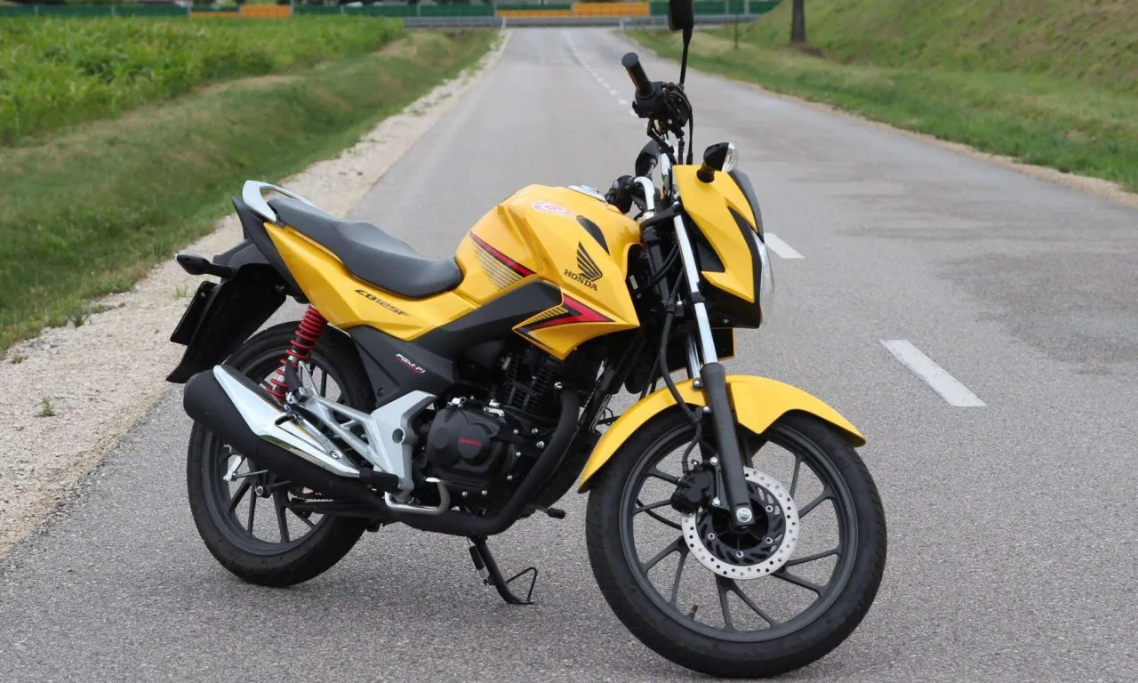Honda CBF 125 Dane Techniczne - Idealny dla Początkujących?