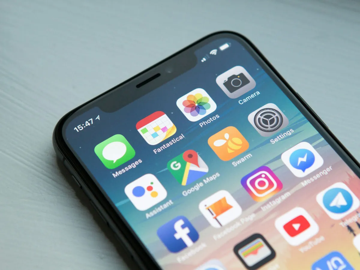 Jak zamknąć aplikacje w tle na iPhonie? Mity i fakty