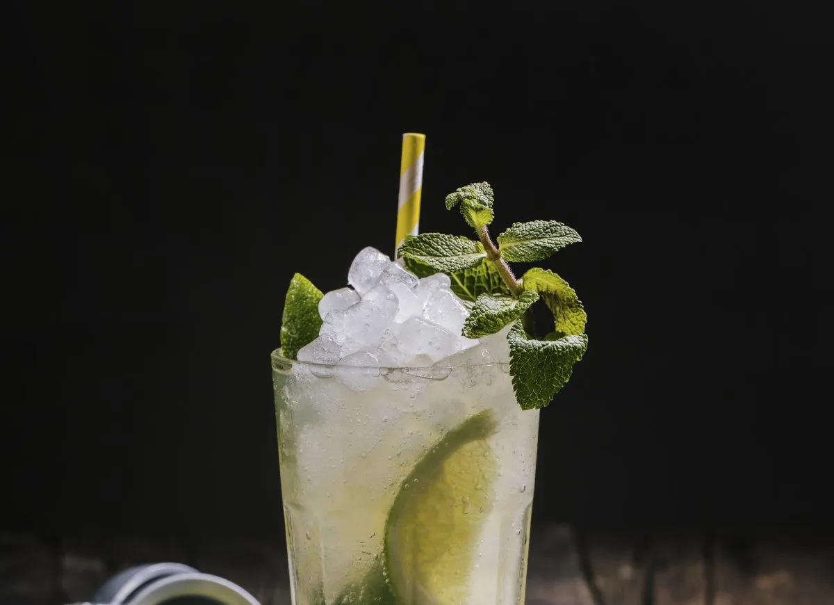Ekspresowe Mojito ze Spritem - Zrób je w 3 minuty Ekspresowe Mojito ze Spritem - Zrób je w 3 minuty
