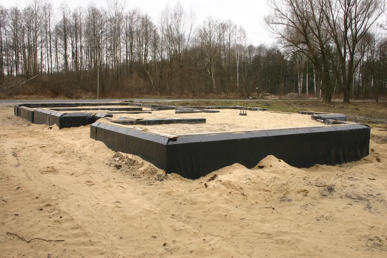 Hydroizolacja ścian fundamentowych - Jak uniknąć kosztownych błędów?