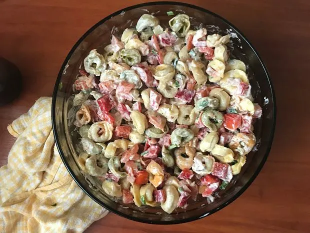 Jakie tortellini do sałatki? Odkryj najlepsze smaki i połączenia
