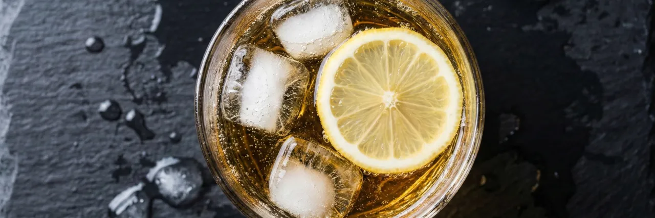 Perfekcyjne whisky z tonikiem - przepis krok po kroku Perfekcyjne whisky z tonikiem - przepis krok po kroku