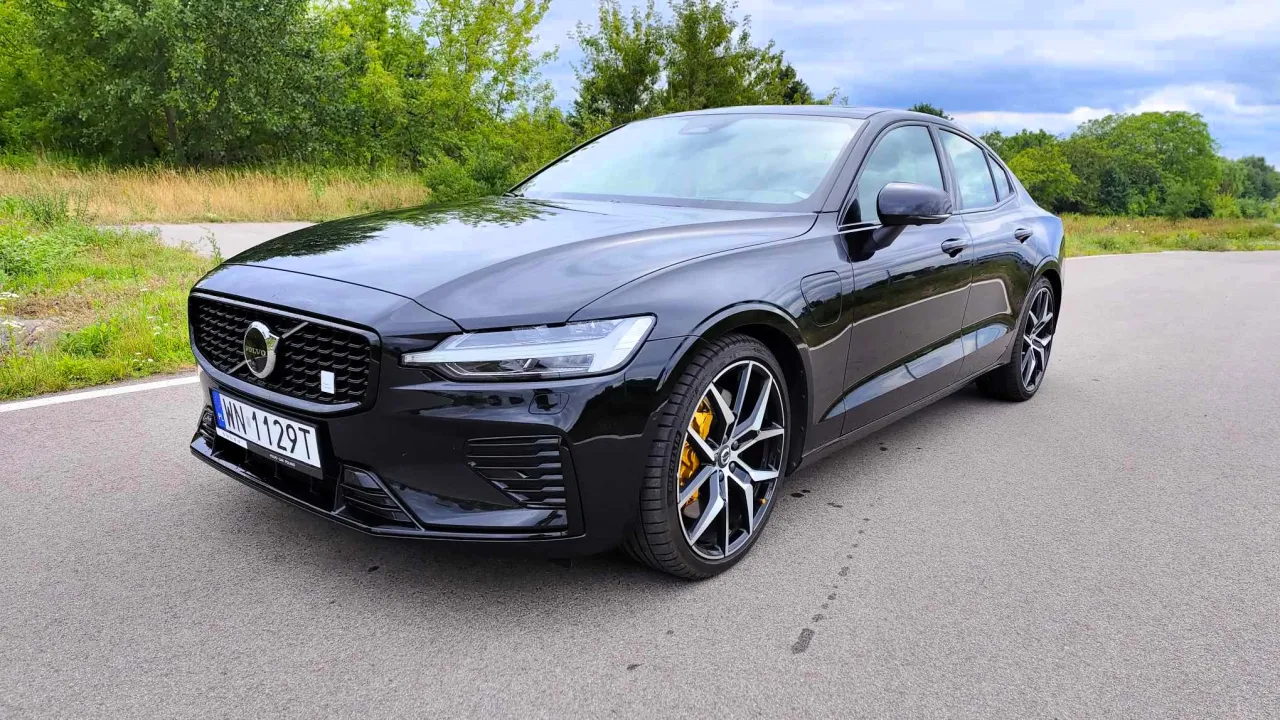 Volvo S60 V8 - Fabrycznie czy custom? Pełna historia Volvo S60 V8 - Fabrycznie czy custom? Pełna historia