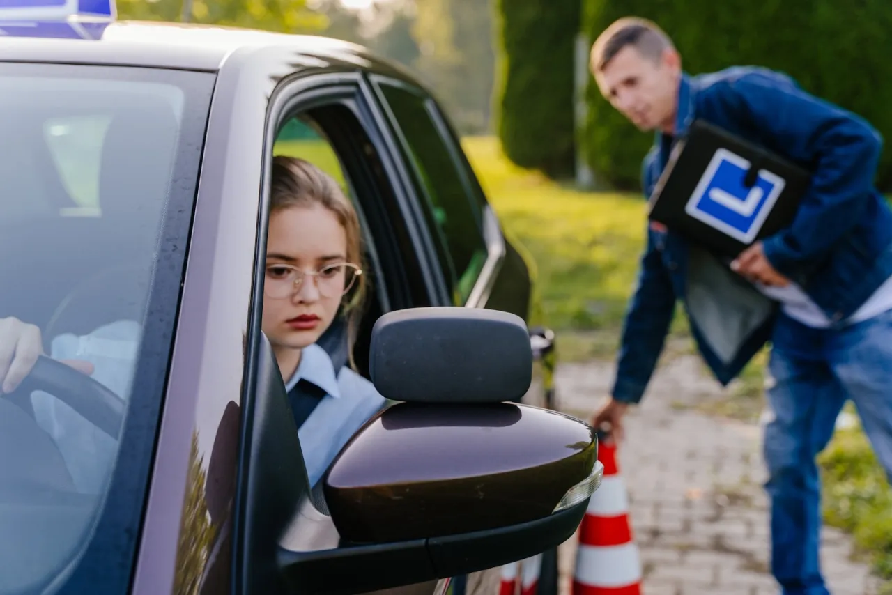 Egzamin na prawo jazdy kat. B: Jak wygląda? Kompletny przewodnik