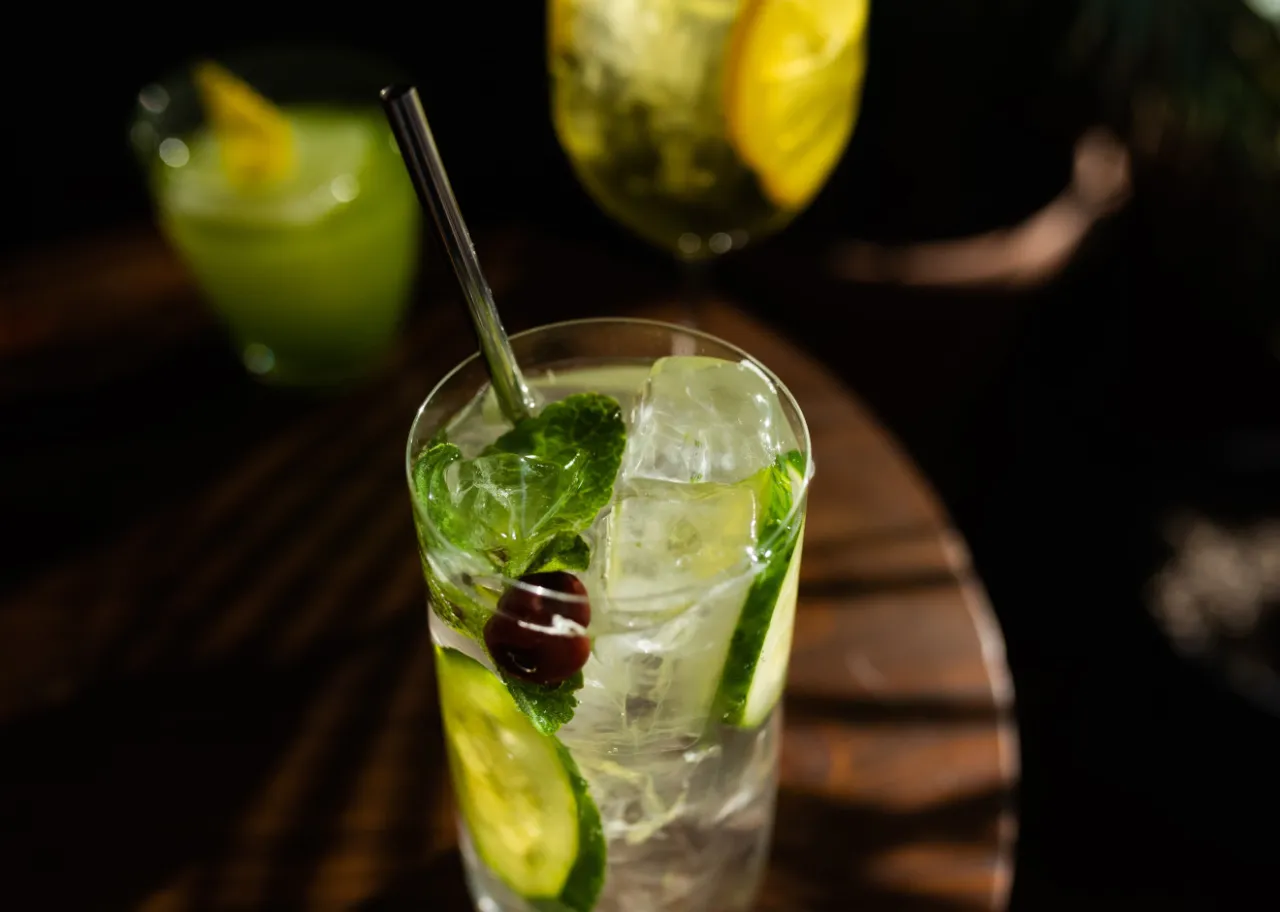 Jak zrobić drink z ogórkiem? Przepisy i triki na lato