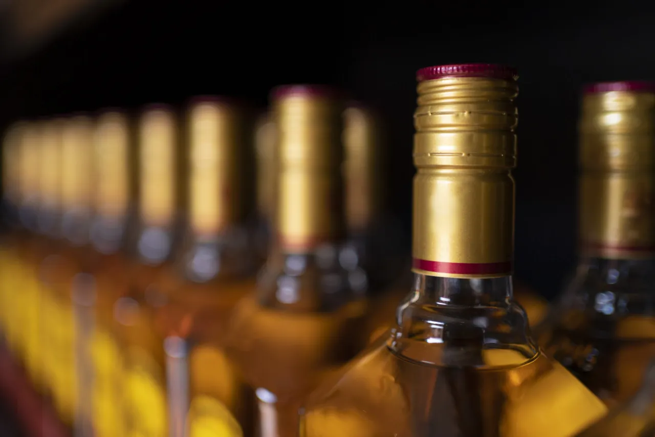 Alkohol samolotem: Limity bagażu podręcznego i rejestrowanego (UE/poza UE)