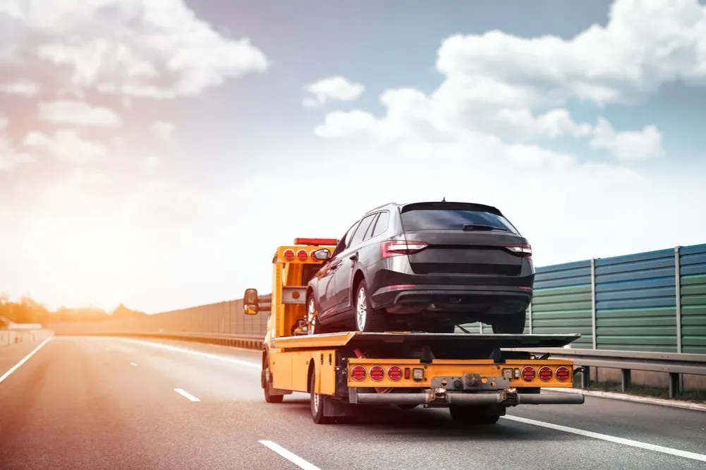 Czy dopuszczalne jest holowanie samochodem osobowym na autostradzie?