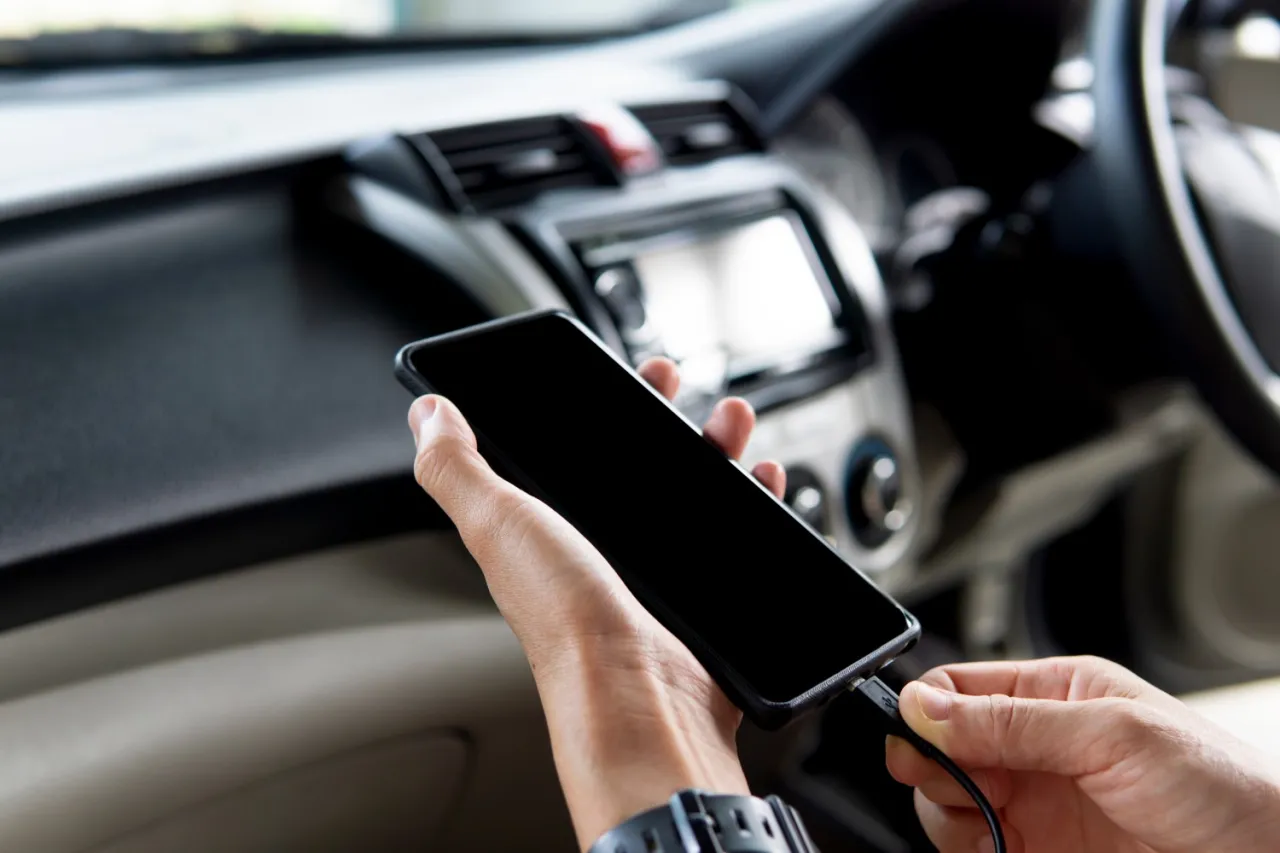 Podłącz iPhone/Android do radia przez USB: Pełny poradnik