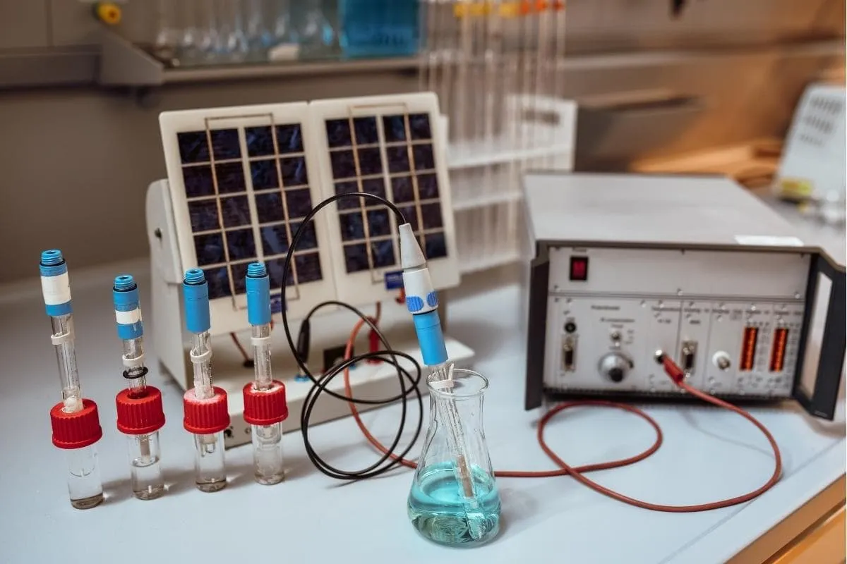 Co to jest SEM w chemii i dlaczego jest kluczowe dla elektrochemii