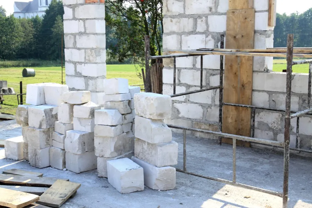 Jaki fundament pod komin wykonać prawidłowo - kompletny poradnik Jaki fundament pod komin wykonać prawidłowo - kompletny poradnik