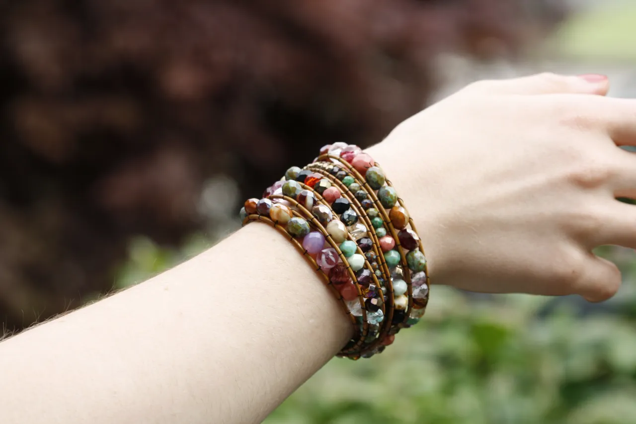 Jak zrobić bransoletkę w stylu boho krok po kroku - domowy tutorial DIY