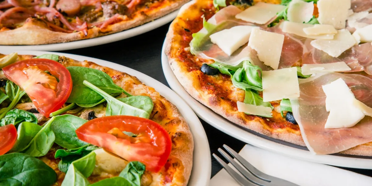 Ile kalorii ma mała pizza? Zaskakujące wartości dla Twojej diety Ile kalorii ma mała pizza? Zaskakujące wartości dla Twojej diety