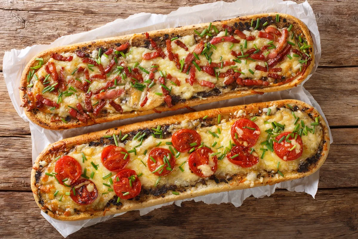 Ile kalorii ma zapiekanka? Od 400 do 900 kcal! Zrób ją fit.