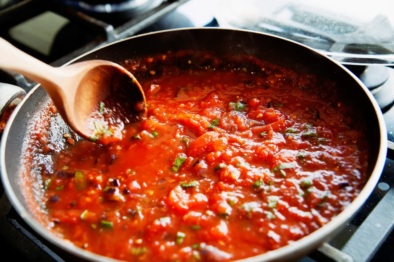 Jak pasteryzować sos do spaghetti z mięsem mielonym, aby nie stracić smaku