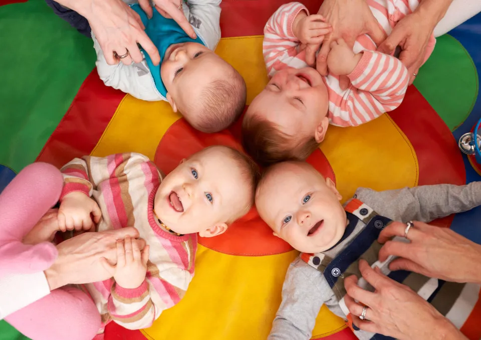 Ile opiekunek na dziecko w żłobku? Poznaj ważne przepisy i normy Ile opiekunek na dziecko w żłobku? Poznaj ważne przepisy i normy