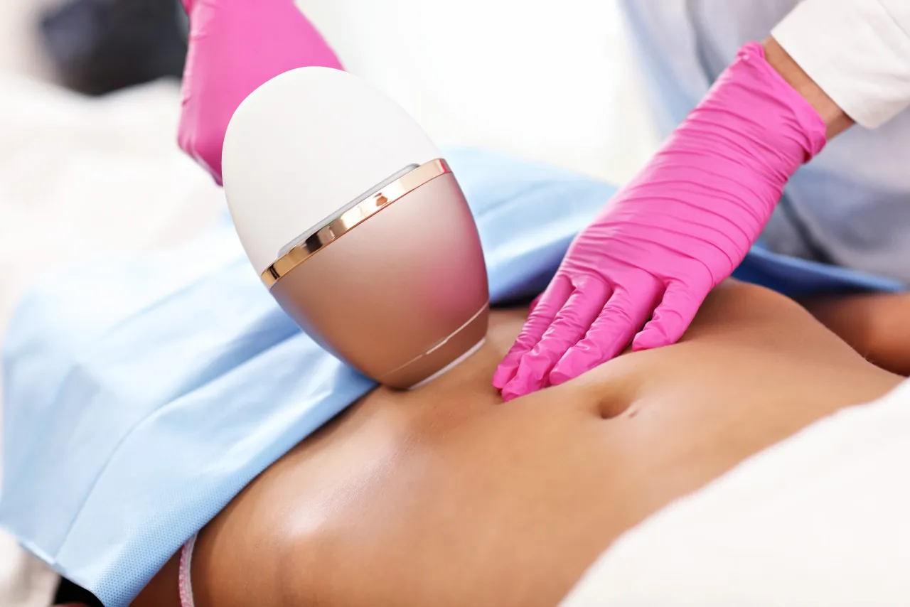 Depilacja bikini płytkie - Co obejmuje i jak uniknąć podrażnień? Depilacja bikini płytkie - Co obejmuje i jak uniknąć podrażnień?