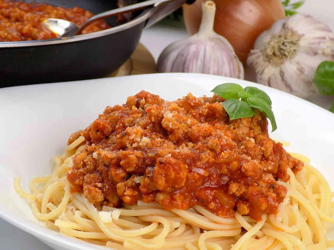 Prosty przepis na spaghetti z pomidorów, który zachwyci Twoje podniebienie