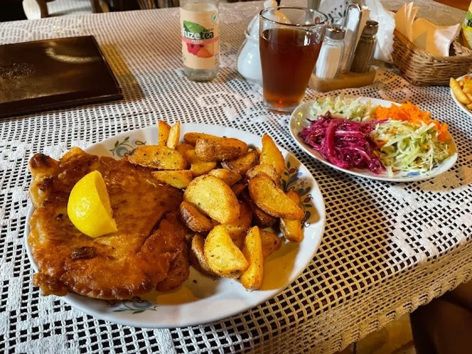 Obiady domowe w Helu: Gdzie zasmakować w autentycznych daniach?