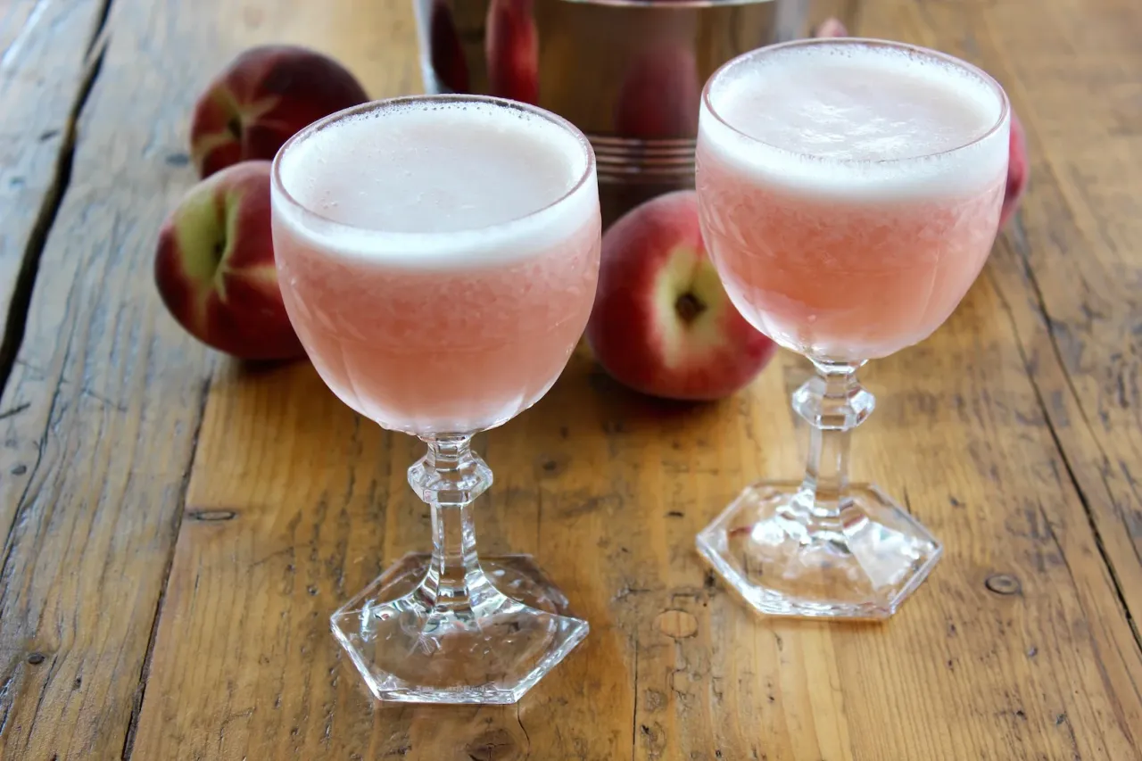 Czym jest drink? Prosta definicja i kluczowe różnice z koktajlem Czym jest drink? Prosta definicja i kluczowe różnice z koktajlem