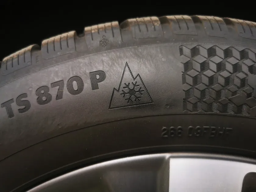 ZR na oponie: Dekodujemy symbol szybkich aut. Czy go potrzebujesz?