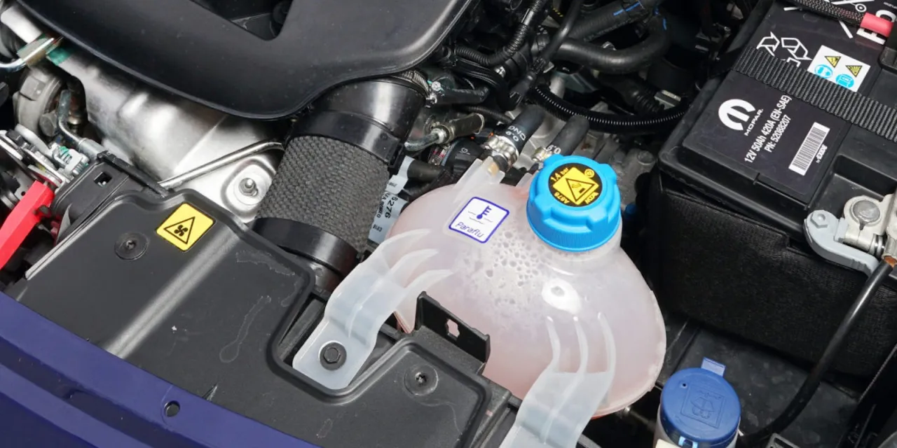 Spannende Kuhlmittel Auto Nachfullen Ebenbild