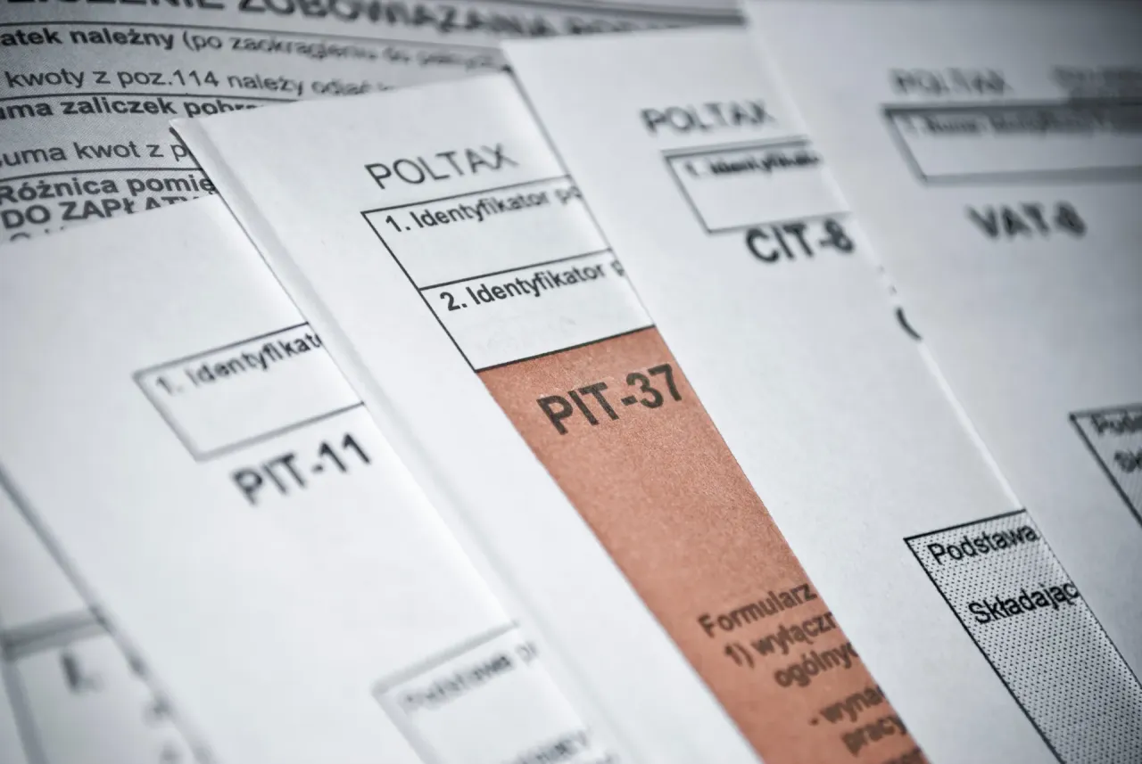 Umowa zlecenie - PIT-37 czy PIT-36? Jak uniknąć błędów w rozliczeniu