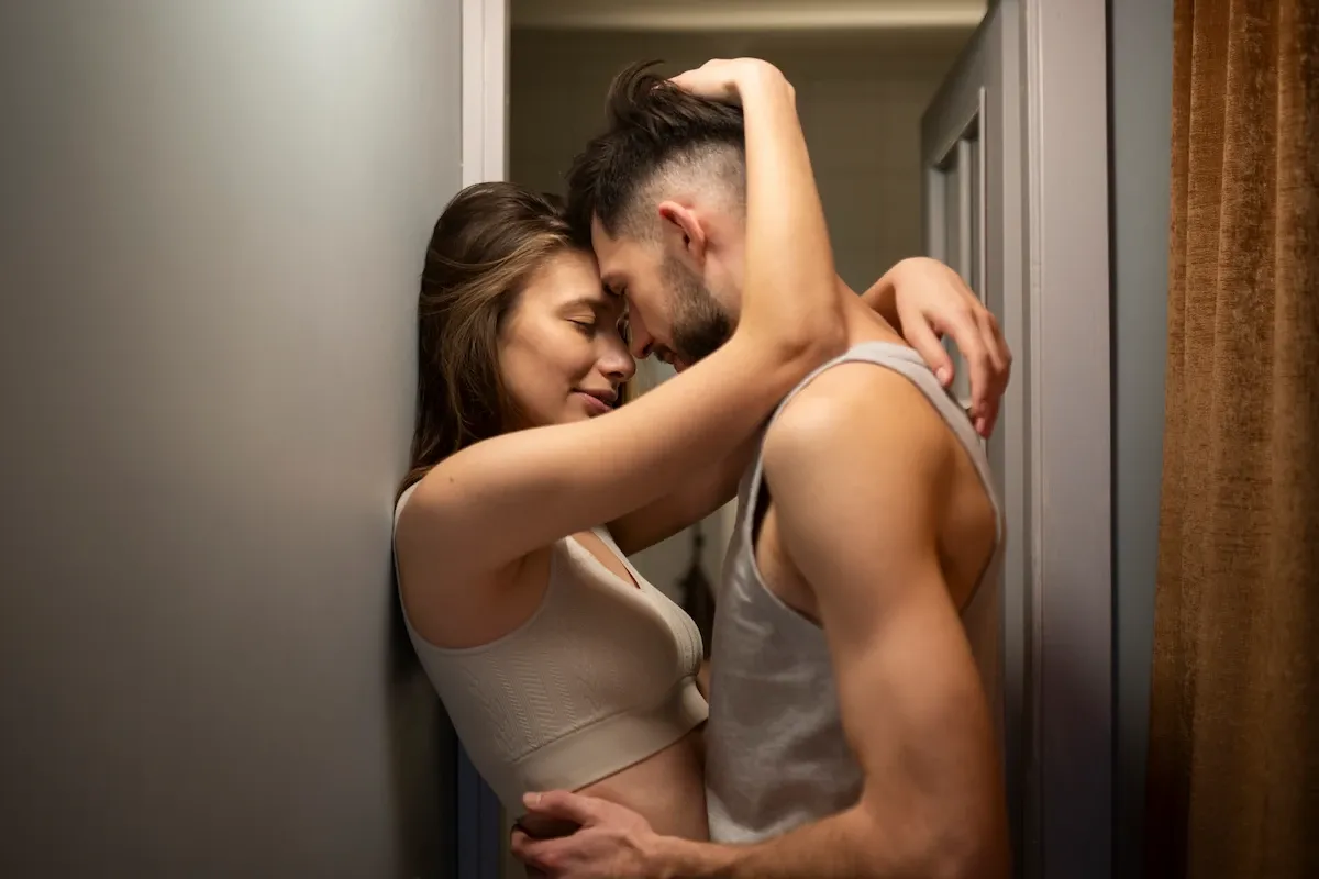 Pozycje seksualne na stojąco: Odkryj nowe doznania i urozmaicenie Pozycje seksualne na stojąco: Odkryj nowe doznania i urozmaicenie