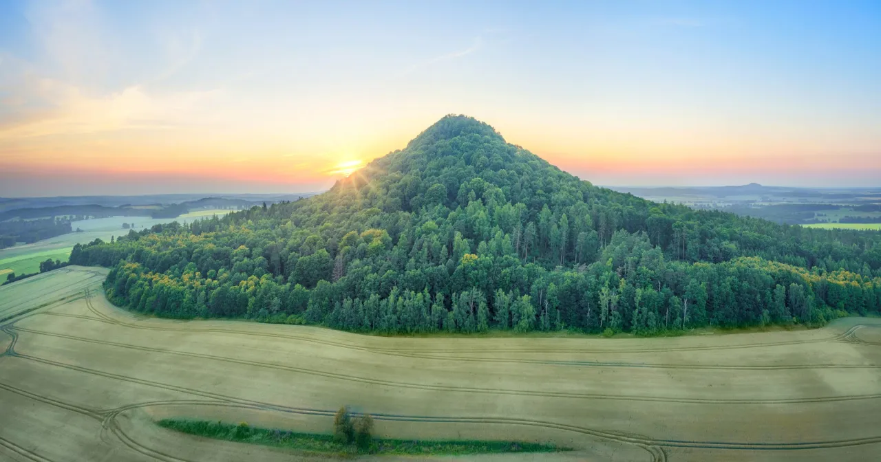 Kraina Wygasłych Wulkanów - atrakcje, szlaki i gotowy plan