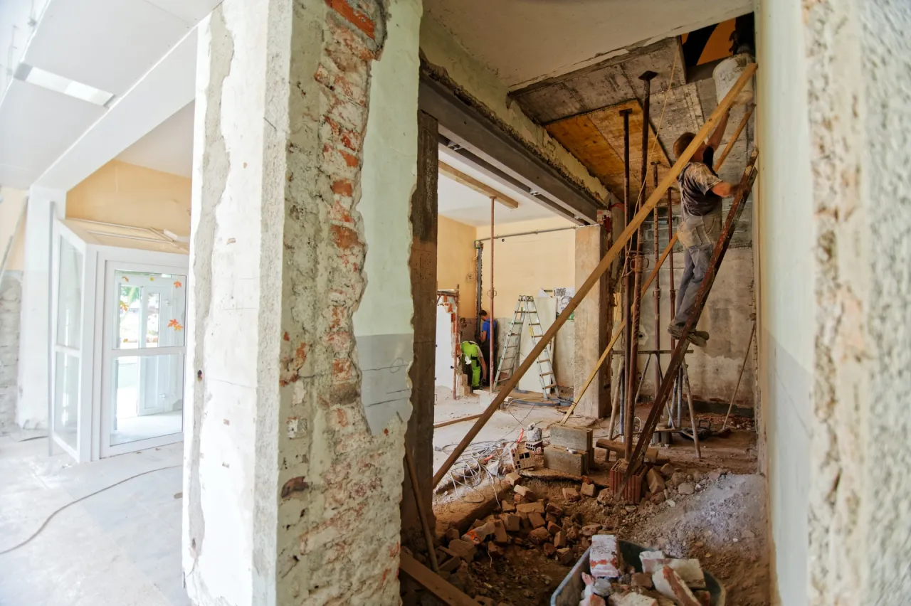Remont starego domu od czego zacząć: uniknij kosztownych błędów Remont starego domu od czego zacząć: uniknij kosztownych błędów
