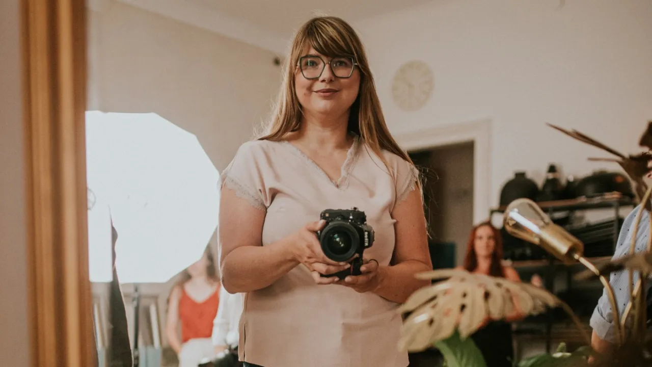 Kto to jest fotograf? Rola, umiejętności i znaczenie w społeczeństwie